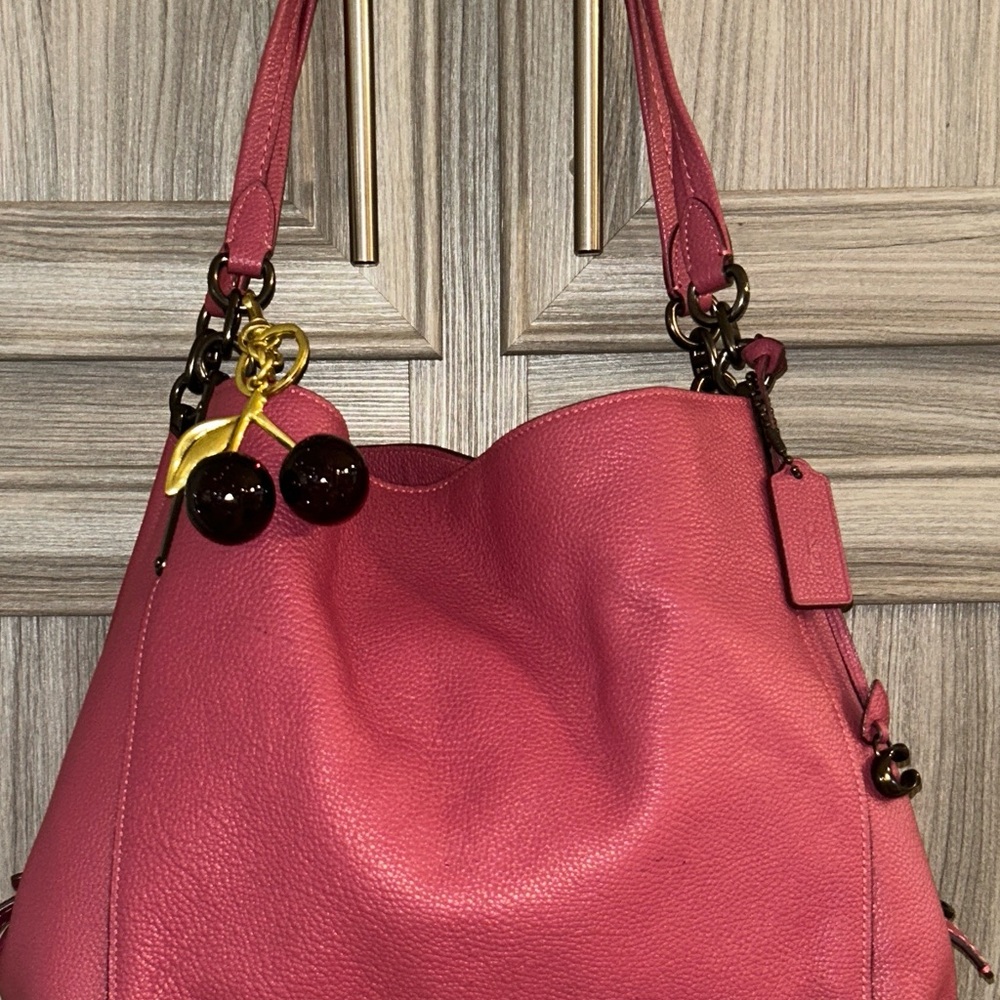 Coach Dalton 31 Pink Pebbled Leather NWOT w/gun metal hardware/bag charm - Picture 4 of 14